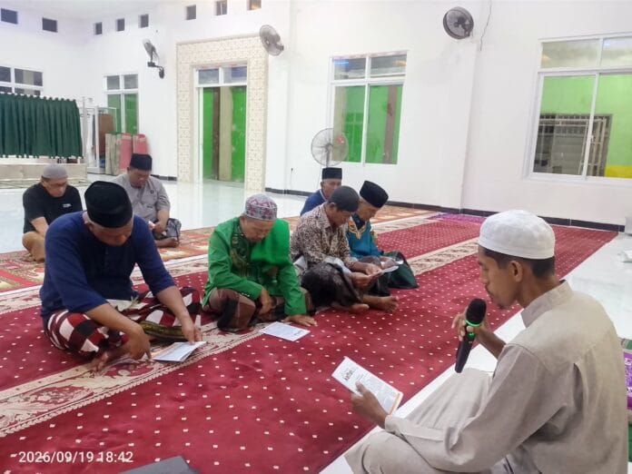 Bedah Buletin Kaffah di Masjid At Taubah: Pemaparan Solusi Islam Atasi Kemiskinan Sistemik
