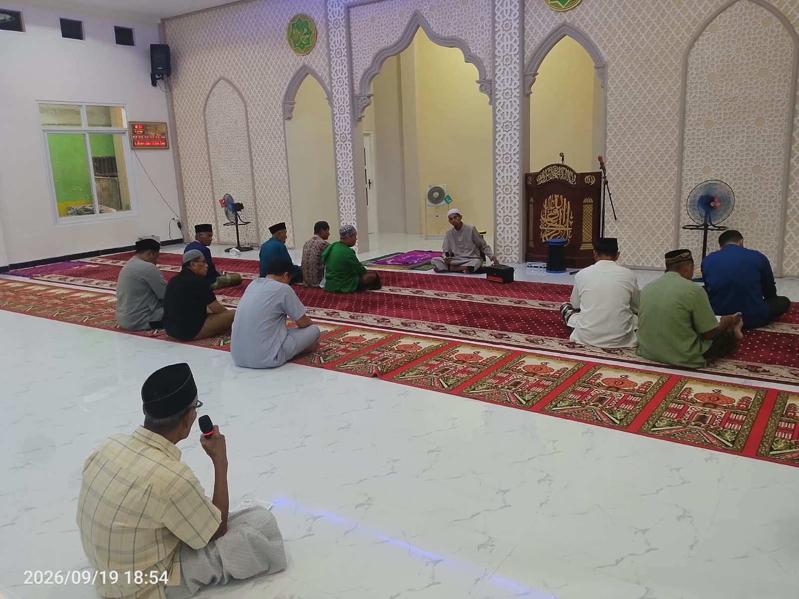 Bedah Buletin Kaffah di Masjid At Taubah: Pemaparan Solusi Islam Atasi Kemiskinan Sistemik